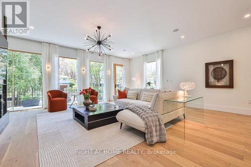 920 Calder Road, Mississauga, ON - Indoor Photo Showing Living Room