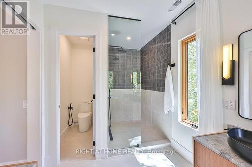 920 Calder Road, Mississauga, ON - Indoor Photo Showing Bathroom