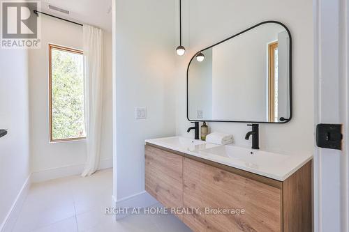 920 Calder Road, Mississauga, ON - Indoor Photo Showing Bathroom