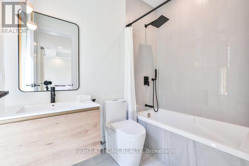 920 Calder Road, Mississauga, ON - Indoor Photo Showing Bathroom