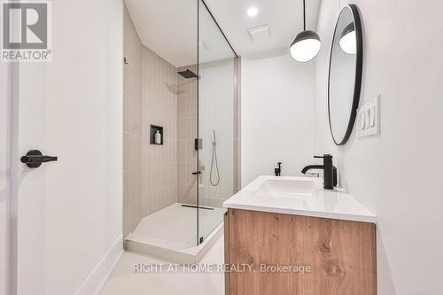 920 Calder Road, Mississauga, ON - Indoor Photo Showing Bathroom
