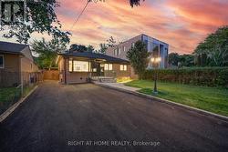 9 CARTIER CRESCENT  Richmond Hill, ON L4C 2M9