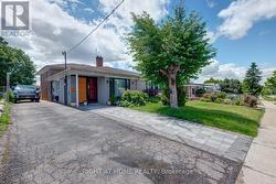 31 FRANKTON CRESCENT Toronto, ON M3J 1C2