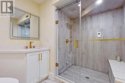 10 Jocelyn Crescent, Toronto, ON - Indoor Photo Showing Bathroom