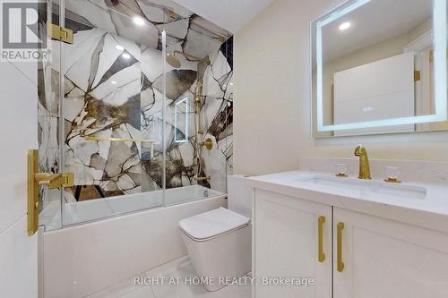 10 Jocelyn Crescent, Toronto, ON - Indoor Photo Showing Bathroom