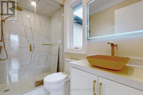 10 Jocelyn Crescent, Toronto, ON - Indoor Photo Showing Bathroom