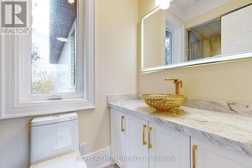 10 Jocelyn Crescent, Toronto, ON - Indoor Photo Showing Bathroom