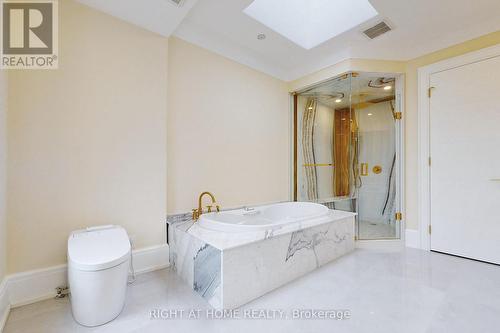 10 Jocelyn Crescent, Toronto, ON - Indoor Photo Showing Bathroom