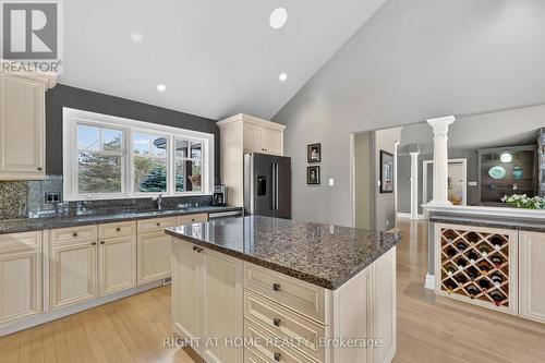 13 Alpine Way, Oro-Medonte, ON - Indoor Photo Showing Kitchen With Upgraded Kitchen