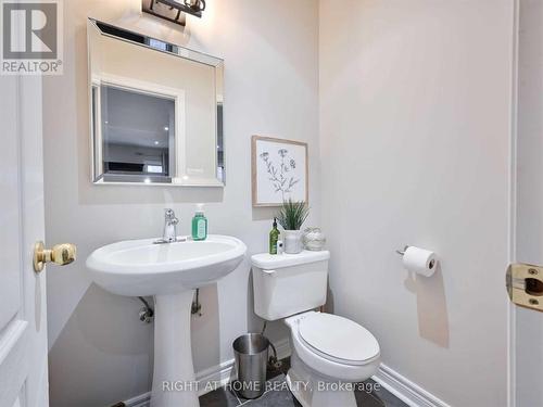 814 Brass Winds Place, Mississauga, ON - Indoor Photo Showing Bathroom