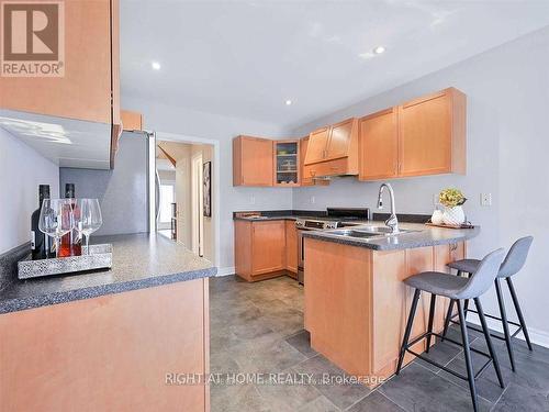 814 Brass Winds Place, Mississauga, ON - Indoor Photo Showing Kitchen
