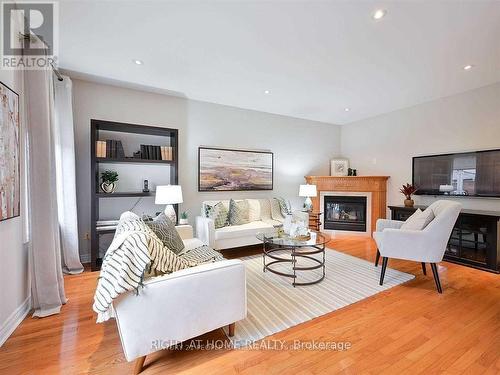 814 Brass Winds Place, Mississauga, ON - Indoor Photo Showing Living Room With Fireplace