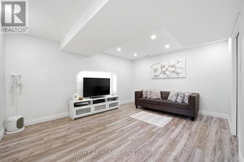 602 Willow Road, Guelph, ON - Indoor Photo Showing Living Room