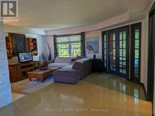 D-7 - 1663 Nash Road, Clarington, ON - Indoor Photo Showing Living Room