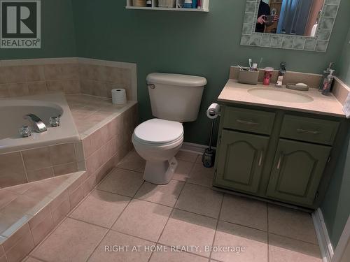 D-7 - 1663 Nash Road, Clarington, ON - Indoor Photo Showing Bathroom