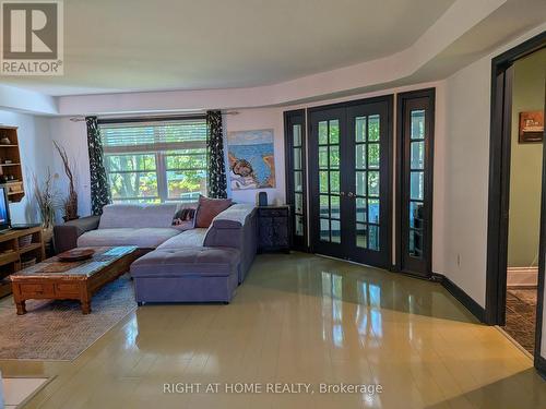D-7 - 1663 Nash Road, Clarington, ON - Indoor Photo Showing Living Room
