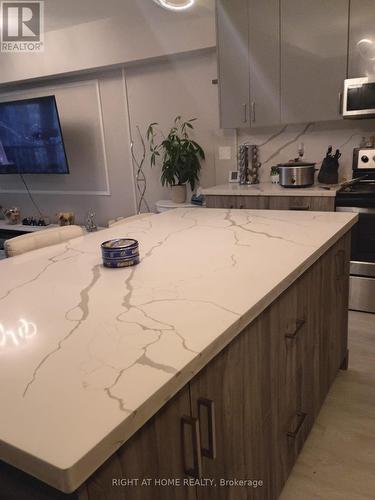 2407 - 33 Harbour Square, Toronto, ON - Indoor Photo Showing Kitchen