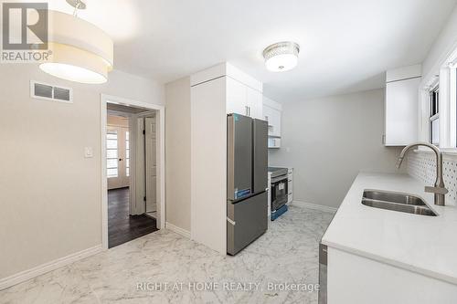 18 Ridgewood Avenue, Kitchener, ON - Indoor Photo Showing Kitchen With Double Sink