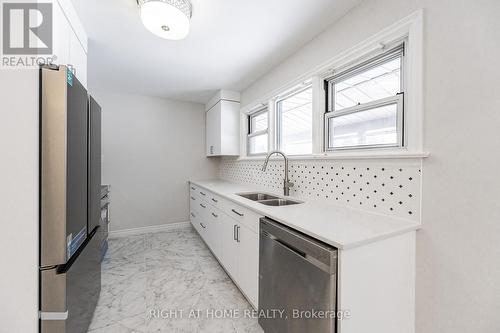 18 Ridgewood Avenue, Kitchener, ON - Indoor Photo Showing Kitchen With Double Sink