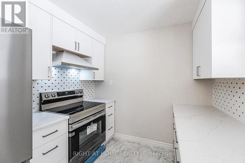 18 Ridgewood Avenue, Kitchener, ON - Indoor Photo Showing Kitchen