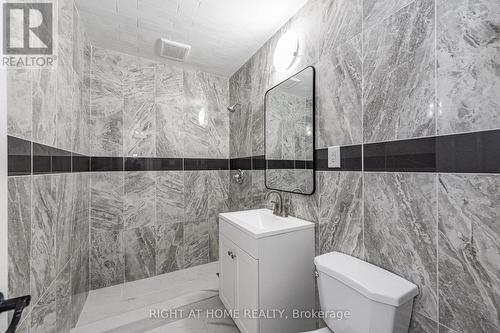 18 Ridgewood Avenue, Kitchener, ON - Indoor Photo Showing Bathroom