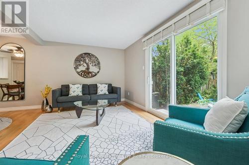 30 - 383 Edinburgh Road S, Guelph (Dovercliffe Park/Old University), ON - Indoor Photo Showing Living Room