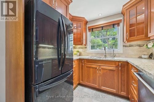 30 - 383 Edinburgh Road S, Guelph (Dovercliffe Park/Old University), ON - Indoor Photo Showing Kitchen With Stainless Steel Kitchen With Double Sink