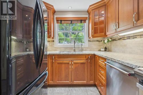 30 - 383 Edinburgh Road S, Guelph (Dovercliffe Park/Old University), ON - Indoor Photo Showing Kitchen With Stainless Steel Kitchen With Double Sink