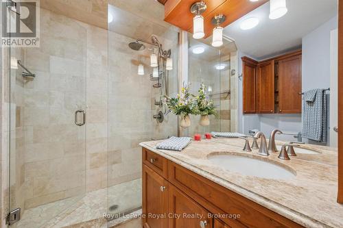30 - 383 Edinburgh Road S, Guelph (Dovercliffe Park/Old University), ON - Indoor Photo Showing Bathroom