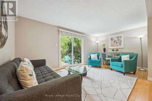 30 - 383 Edinburgh Road S, Guelph (Dovercliffe Park/Old University), ON - Indoor Photo Showing Living Room