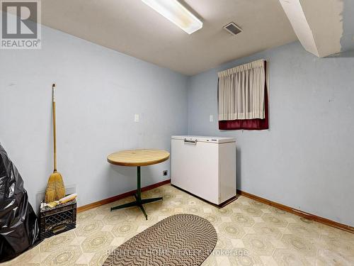 227 Apache Trail, Toronto, ON - Indoor Photo Showing Laundry Room