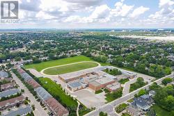 Streetsville Secondary School a 5 Minute Walk - 