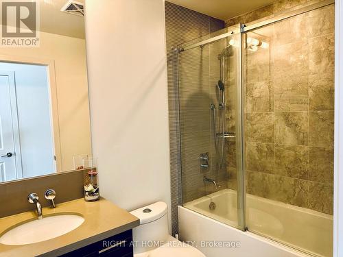 504 - 33 Shore Breeze Drive, Toronto, ON - Indoor Photo Showing Bathroom