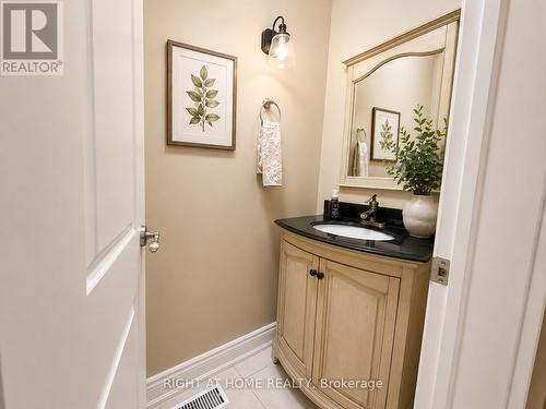 1049 Greaves Avenue, Mississauga, ON - Indoor Photo Showing Bathroom