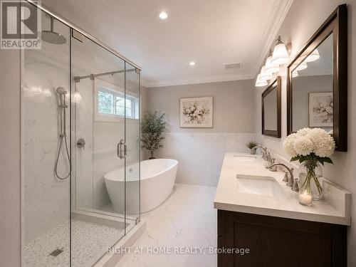1049 Greaves Avenue, Mississauga, ON - Indoor Photo Showing Bathroom