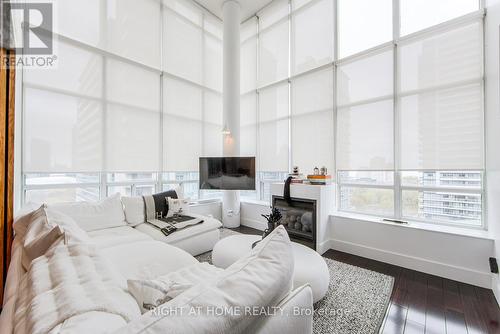 728 - 250 Manitoba Street Se, Toronto, ON - Indoor Photo Showing Other Room