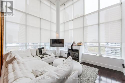 728 - 250 Manitoba Street Se, Toronto, ON - Indoor Photo Showing Other Room