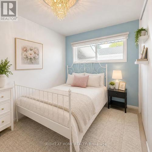 82 Blackwood Crescent, Hamilton, ON - Indoor Photo Showing Bedroom