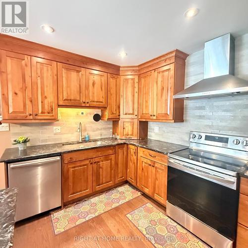82 Blackwood Crescent, Hamilton, ON - Indoor Photo Showing Kitchen