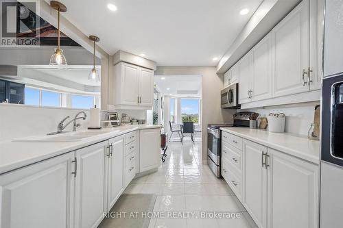 804 - 281 Bristol Street, Guelph, ON - Indoor Photo Showing Kitchen