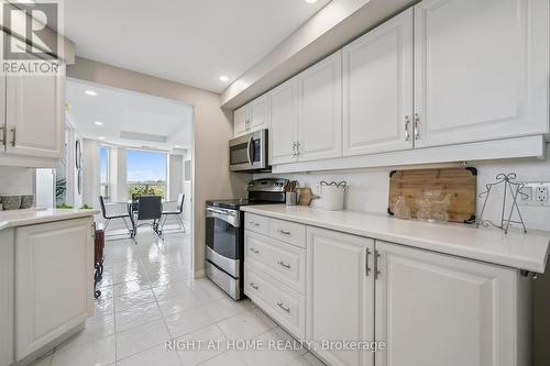 804 - 281 Bristol Street, Guelph, ON - Indoor Photo Showing Kitchen