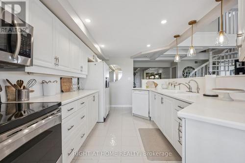 804 - 281 Bristol Street, Guelph, ON - Indoor Photo Showing Kitchen