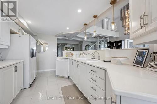804 - 281 Bristol Street, Guelph, ON - Indoor Photo Showing Kitchen