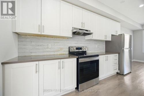 8 Rapids Lane, Hamilton, ON - Indoor Photo Showing Kitchen With Upgraded Kitchen