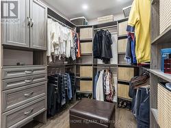 Walk-in Closet - 