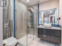 Walk-in Closet/Ensuit washroom - 