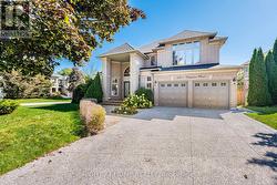2204 CARPENTERS CIRCLE Oakville, ON L6M 3C7