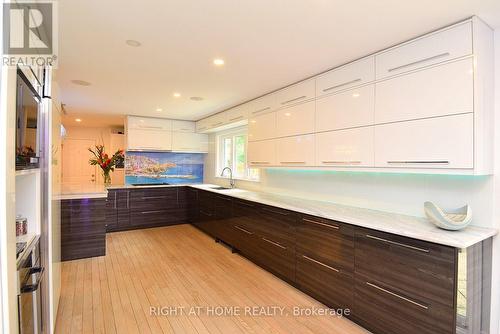 4299 Lakeshore Road, Burlington, ON - Indoor Photo Showing Kitchen