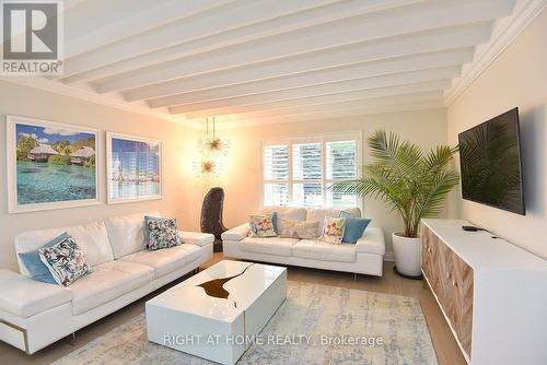 4299 Lakeshore Road, Burlington, ON - Indoor Photo Showing Living Room
