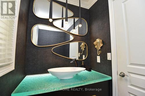 4299 Lakeshore Road, Burlington, ON - Indoor Photo Showing Bathroom